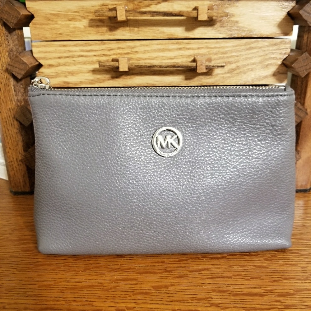 **FINAL PRICE**EUC Michael Kors Cosmetic bag